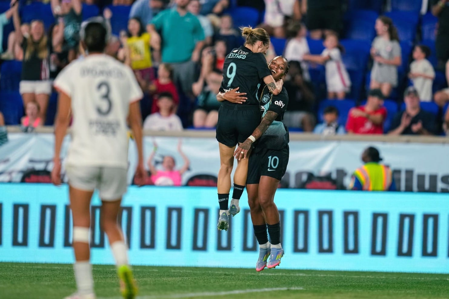 González, Geyse lead gotham to Comeback Victory