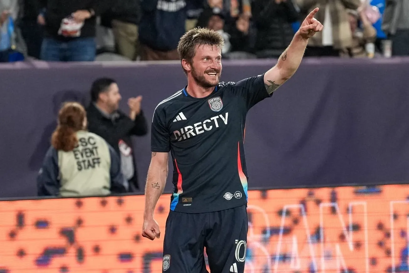 San Diego duo of Anders Dreyer, Chucky Lozano destroys Dallas