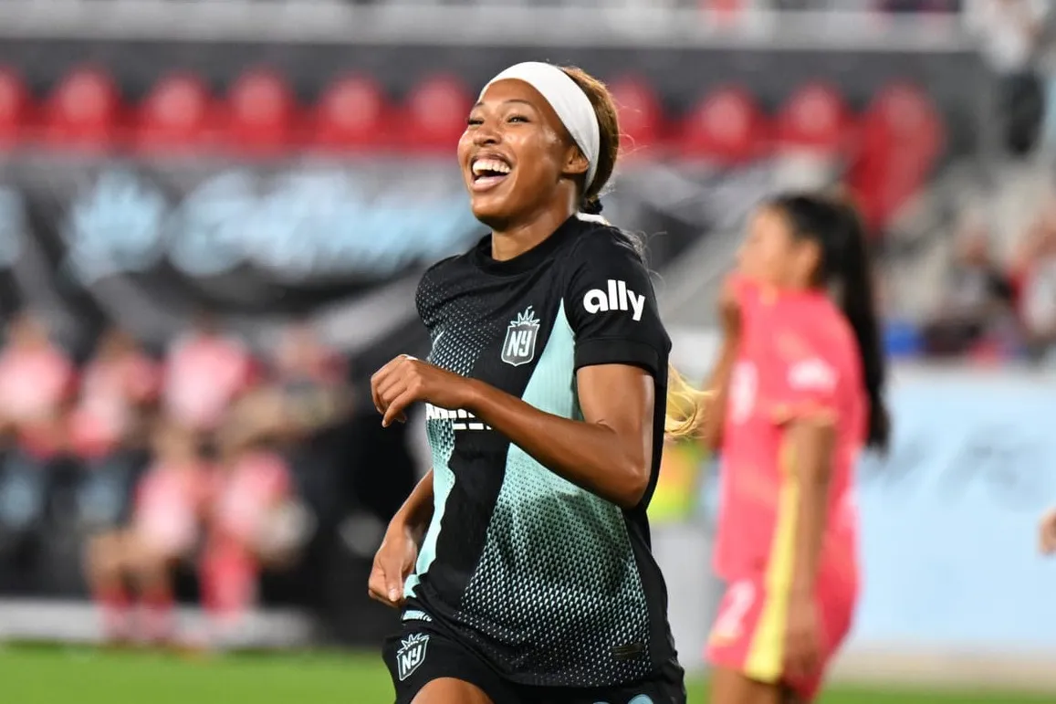 Midge Purce signs new deal with Gotham FC