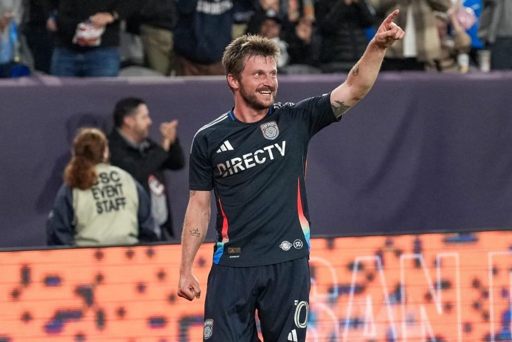 San Diego duo of Anders Dreyer, Chucky Lozano destroys Dallas
